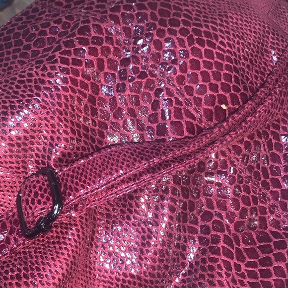 Kenneth Cole Reaction XL snakeskin hobo tote w/crossbody straps - Picture 9 of 11